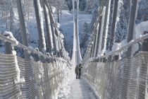 Winter-Impressionen - Die Brücke schwankt und schaukelt. Für Menschen mit Höhenangst und/oder Schwindel ist das nichts! • © highline179